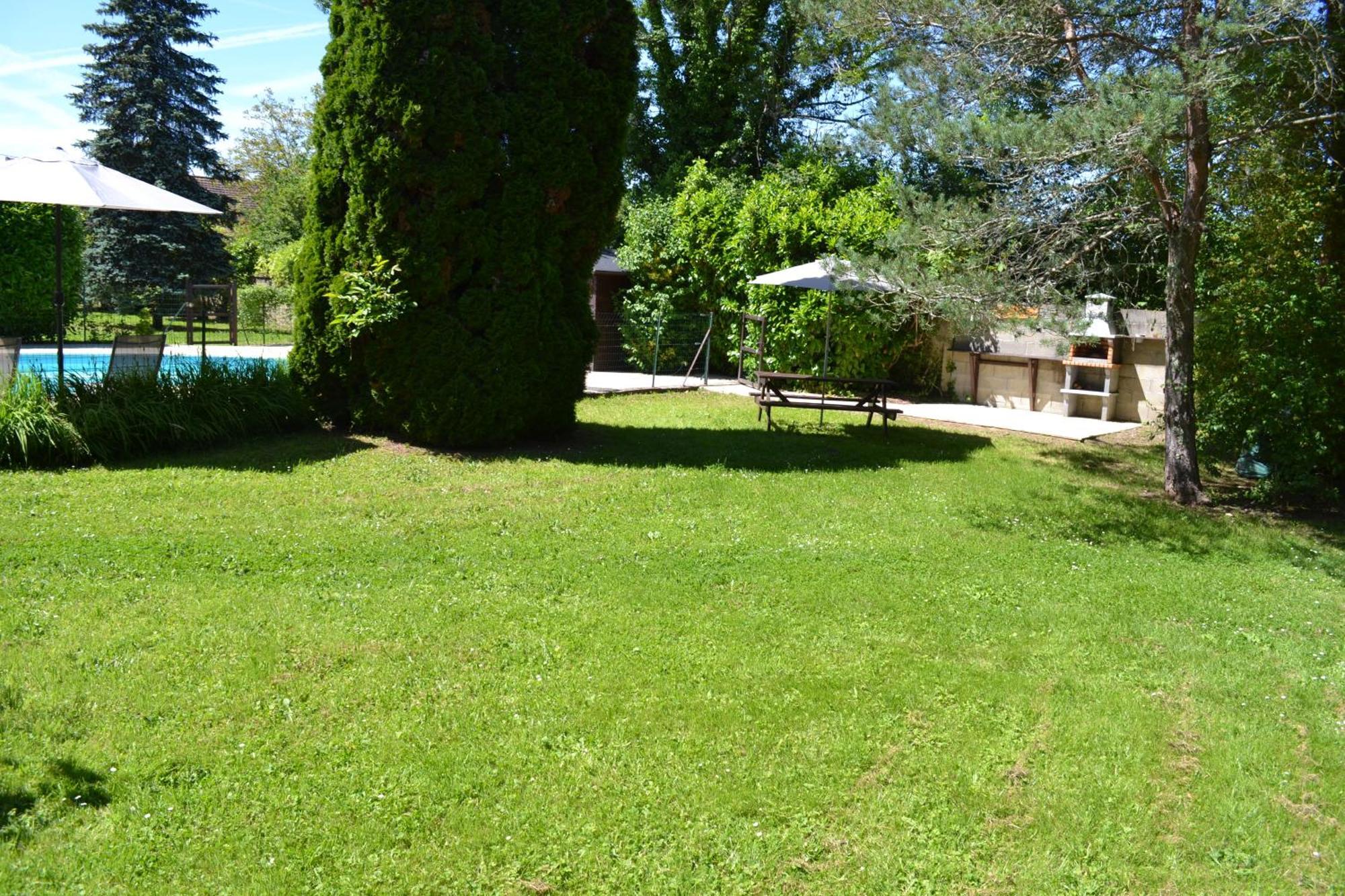 Les Bruyeres B&B Montbron Eksteriør bilde